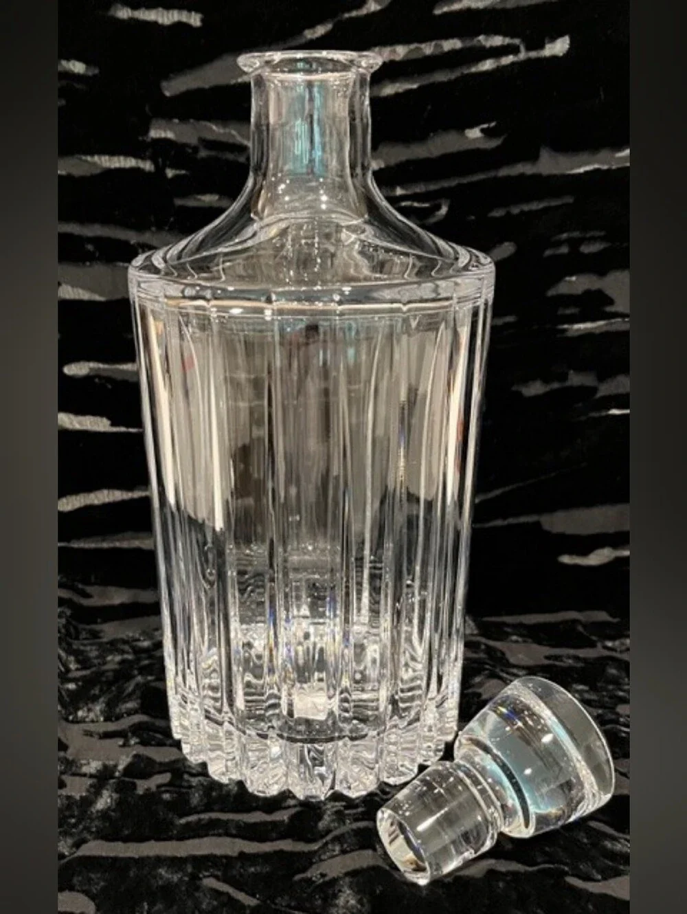 William Sonoma Handcut Crystal Dorset Decanter Made In Slovenia  Gorgeous!  NIB
